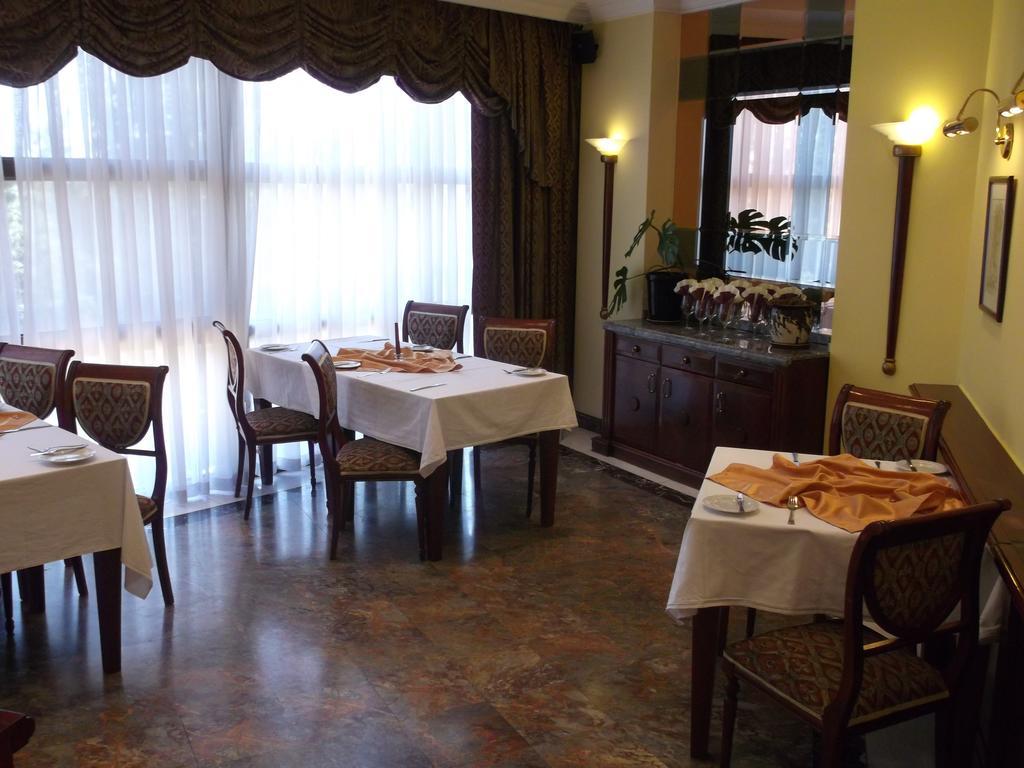 Bellevue Hotel And Resort Бардеев Екстериор снимка