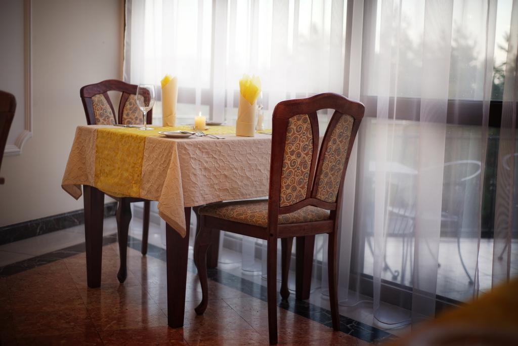Bellevue Hotel And Resort Бардеев Екстериор снимка